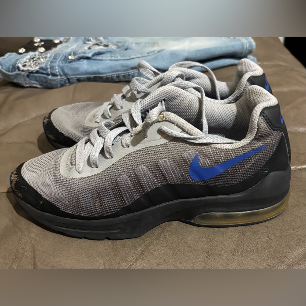 🎊 SOLD 🎊  Nike 4.5/Children youth Sneakers in Gray&Black with Blue Accents